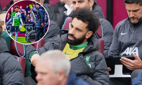 Hé lộ lý do Mohad Salah “bật” HLV Klopp ngay trên sân