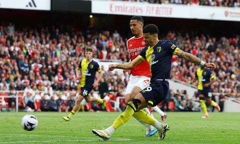 Trọng tài và VAR gây tranh cãi lớn trận Arsenal thắng Bournemouth