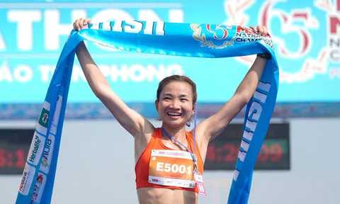 Nguyễn Thị Oanh giành HCV giải chạy Hong Kong, xô đổ thành tích SEA Games 32