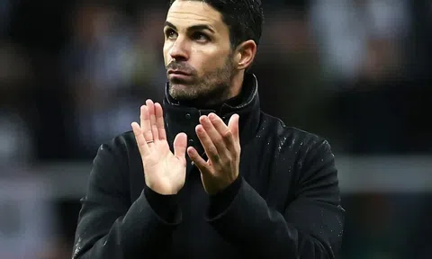 Chia tay thủ môn, Arsenal tái ký hợp đồng với ngôi sao sau 7 năm?