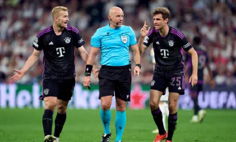 “Trọng tài sai quy tắc!” – Paul Scholes đồng tình với phản ứng dữ dội của Bayern.