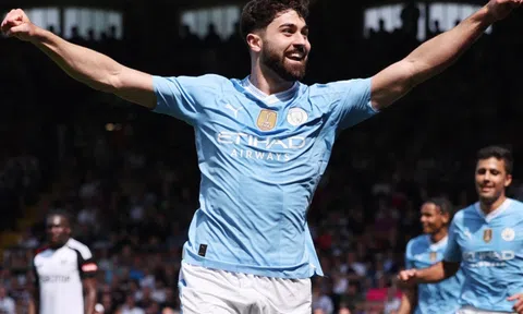 Đè bẹp Fulham, Man City vươn lên ngôi đầu Ngoại hạng Anh