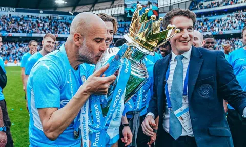 Rio Ferdinand: “Arsenal không xứng đáng vô địch nếu thua MU”