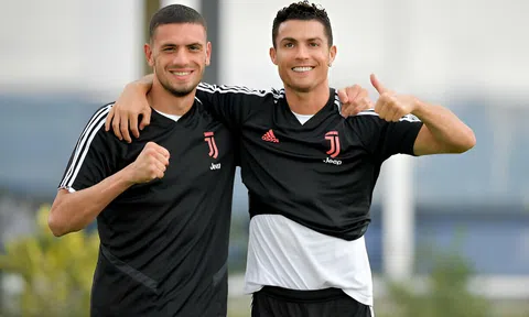 Bị vào bóng thô bạo, Ronaldo hành xử khiến đàn em nể phục