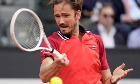 Kết quả tennis 14/5: Medvedev nhọc nhằn, 'tiểu Federer' dừng bước tại Rome