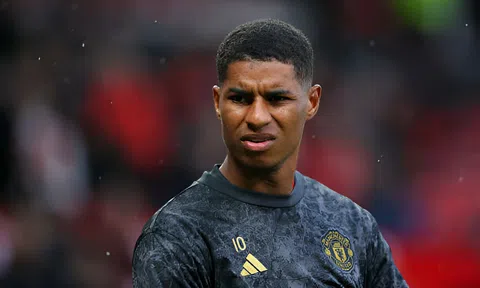 Rashford 'khẩu chiến' với NHM MU trước trận gặp Newcastle