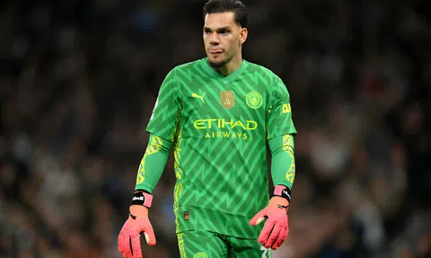 Thủ môn Ederson mang tới tin dữ cho Man City