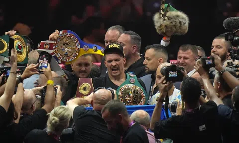 Vừa trở thành nhà vô địch tuyệt đối, Oleksandr Usyk đứng trước nguy cơ mất đai 