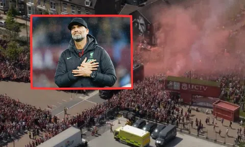 CĐV Liverpool chào đón nồng nhiệt Jurgen Klopp trước Anfield