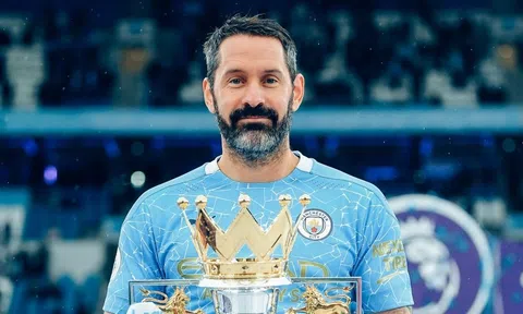 Sao Man City bị đuổi khỏi tiệc ăn mừng vì đánh nhau với ‘đồng đội’