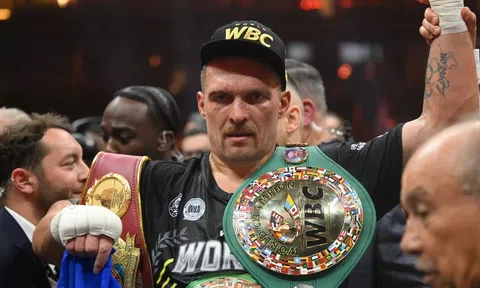 Oleksandr Usyk bất ngờ lĩnh án phạt sau chức vô địch lịch sử