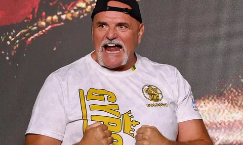 Bố của Tyson Fury hứng trọn chỉ trích sau thất bại cay đắng