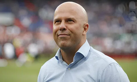 Arne Slot lần đầu lên tiếng sau khi xác nhận dẫn dắt Liverpool