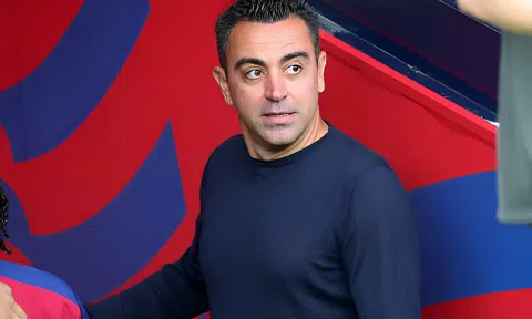 Barca bị chỉ trích tệ bạc khi sa thải HLV Xavi