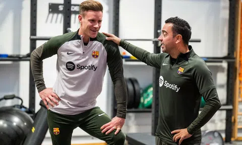 Thủ môn Barca dập tắt tin đồn “phản thầy”