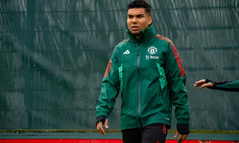 Casemiro bị đồng đội nghi ngờ về khả năng đá chính tại FA Cup