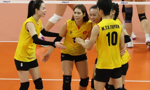 Trao thưởng cá nhân và đồng đội giải bóng chuyền AVC Challenge Cup 2024