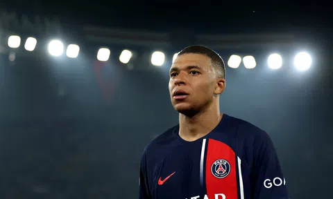 Mbappe hứng chịu 'gạch đá' vì nhận giải thưởng danh giá
