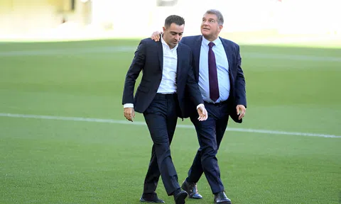 Toàn cảnh “trò hề” HLV Xavi bị Barcelona sa thải