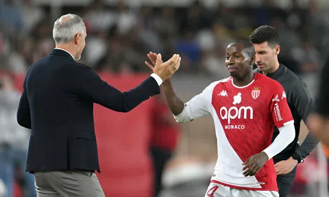 Che logo trên áo đấu, cầu thủ Monaco bị treo giò 4 trận