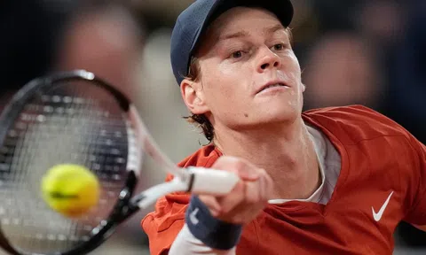 Kết quả tennis 31/5: Sinner thắng dễ, Swiatek thị uy sức mạnh