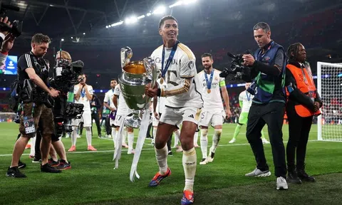 Vỡ oà khoảnh khắc Real Madrid nâng cao cúp vô địch C1 lần thứ 15