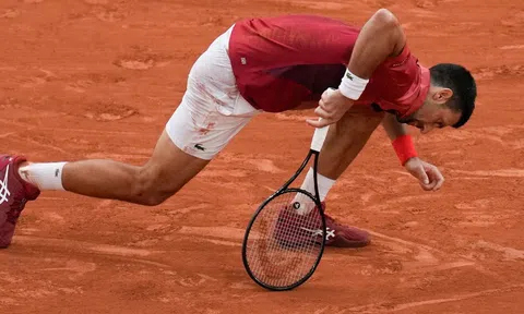 Djokovic chuẩn bị 'lên thớt', nguy cơ bỏ Wimbledon?