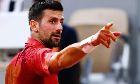 Djokovic phẫu thuật thành công