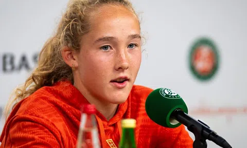 Thần đồng 17 tuổi nói gì sau khi hạ Aryna Sabalenka ở Roland Garros 2024?