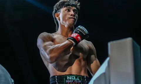 Nguyễn Trần Duy Nhất thắng kịch tính 'thần đồng' 17 tuổi tại ONE Championship