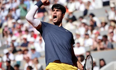 Huyền thoại John McEnroe: 'Alcaraz xuất sắc hơn Federer, Nadal và Djokovic'