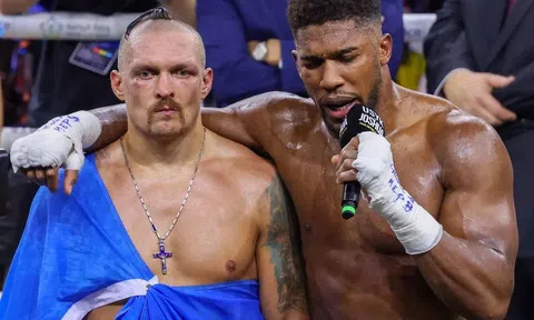 Oleksandr Usyk bất ngờ so sánh Tyson Fury và Anthony Joshua