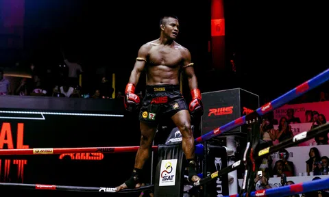 ‘Thánh’ Buakaw trở lại sàn đấu Kickboxing K-1 sau 2 thập kỷ xa cách