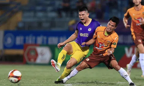 HLV Nhật Bản bức xúc vì tiền đạo ĐT Việt Nam bị triệt hạ