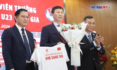 HLV Kim Sang Sik đại diện ĐT Việt Nam dự lễ bốc thăm AFF Cup