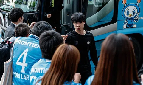 VIDEO: Màn trình diễn của Công Phượng trước khi bị thay ra khó hiểu