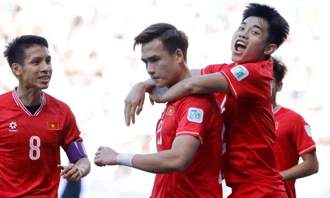 Vừa công bố danh sách, HLV Kim Sang Sik đã mất 1 cầu thủ