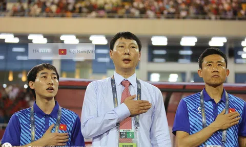 HLV Kim Sang sik giúp ĐT Việt Nam thăng tiến trên BXH FIFA