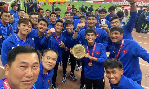 Chùm ảnh: U19 Việt Nam nhận giải thưởng tại Trung Quốc