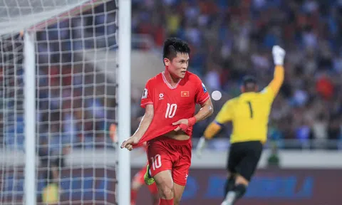 VIDEO: Tạm chia tay HLV Kim Sang Sik, Tuấn Hải nói lời thật lòng