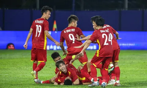 Vừa vô địch V-League, tuyển thủ Việt Nam có bến đỗ bất ngờ