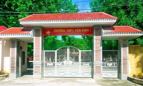 Thanh Hóa: Tập đi xe máy, người phụ nữ lao vào cổng trường học tử vong