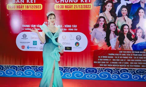 Á hậu 3 Lê Thị Khánh Vân xuất hiện rạng rỡ tại chung kết Hoa hậu Thương hiệu Việt Nam 2023