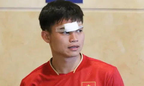 Ngôi sao tuyển Việt Nam khâu 7 mũi sau trận thua Trung Quốc