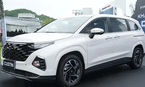 Hyundai Custin giảm 40 triệu đồng: Phiên bản base rẻ ngang Innova, sắp soán ngôi loạt đối thủ cùng 'cửa tiền'