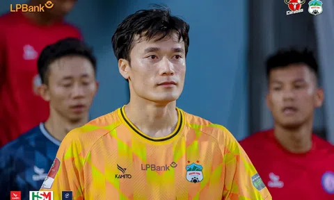 Bùi Tiến Dũng thi đấu như lên đồng tại HAGL, gửi thông điệp đến CAHN?