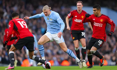 Roy Kean đau lòng nhận xét: 'Man City thắng MU như đàn ông đấu trẻ con vậy'