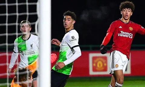 Đánh cầu thủ MU, sao mai Liverpool nhận án phạt nặng không tưởng