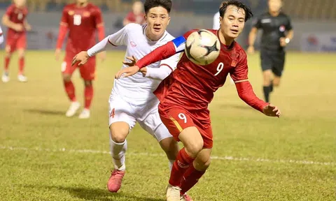 Hậu vệ U23 Việt Nam thức trắng đêm vì Sơn Tùng Mtp