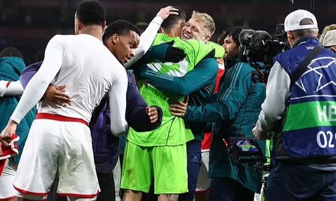 Cầu thủ không chơi phút nào tại Champions League đươc CĐV Anh tôn sùng